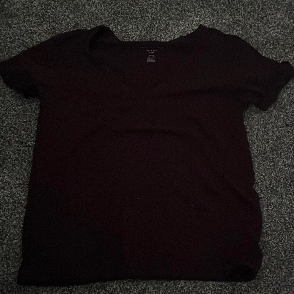 Red American Eagle V neck tee